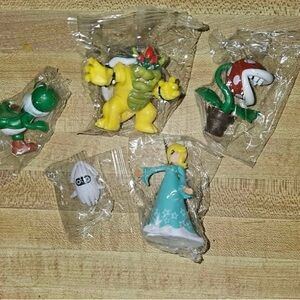 18 Super Mario Character Toy Set - Multicolor New in Package